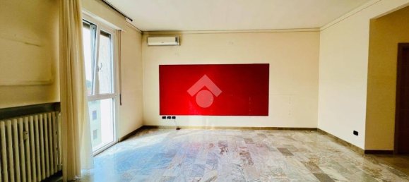 Квартира с 2 спальнями в Мантуя, Италия № 380844 13