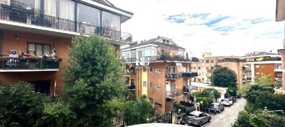 Квартира с 2 комнатами в Рим, Италия № 40409 2