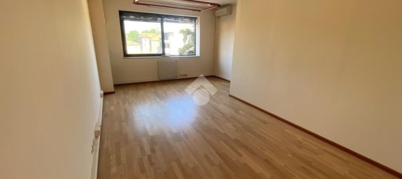 100m² Office in Reggio Emilia, Italy No. 224809 2