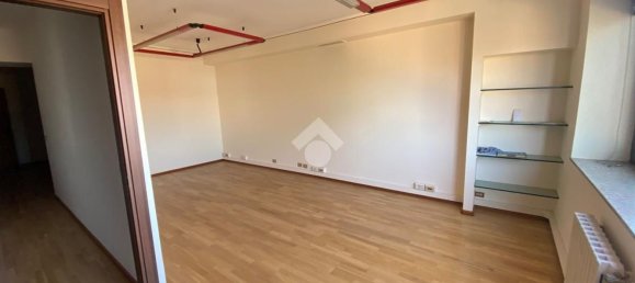 100m² Office in Reggio Emilia, Italy No. 224809 3
