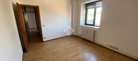 100m² Office in Reggio Emilia, Italy No. 224809 4