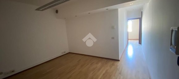 100m² Office in Reggio Emilia, Italy No. 224809 13