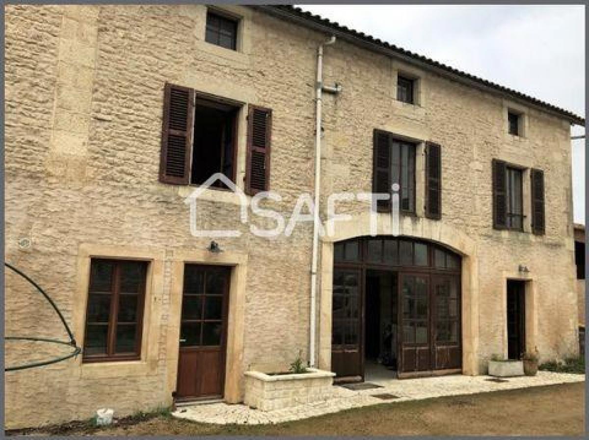 5 bedrooms House in Niort, France No. 31933
