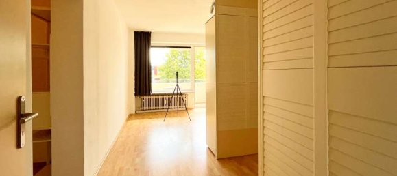 Studio in Munich, Germany No. 369465 12