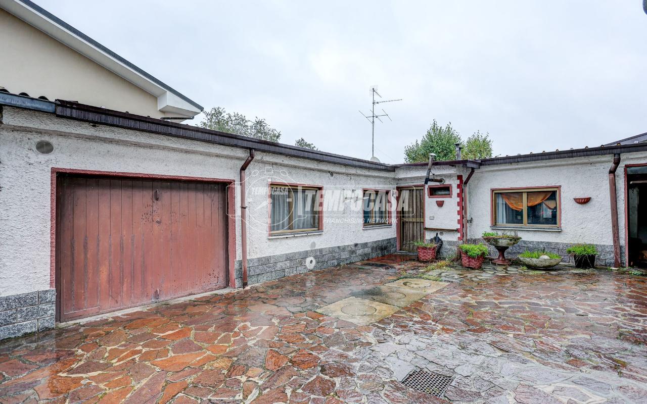 2 rooms Apartment in Castano Primo, Italy No. 7071