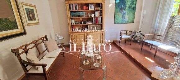3 bedrooms Apartment in Campi Bisenzio, Italy No. 324452 6