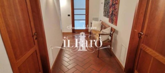 3 bedrooms Apartment in Campi Bisenzio, Italy No. 324452 8