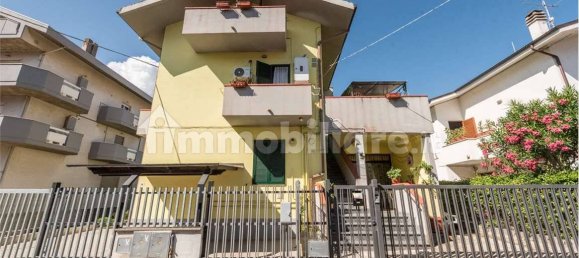 3 bedrooms Villa in Montesilvano, Italy No. 272879 2