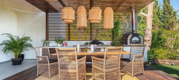 5 bedrooms Villa in Marbella, Spain No. 19002 8