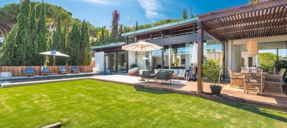 5 bedrooms Villa in Marbella, Spain No. 19002 5