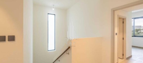 Villa T4 em Yas Island, UAE N.º 44411 15