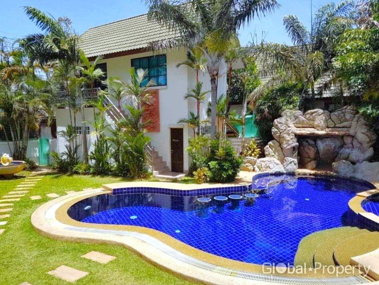 7 bedrooms House for sale in Pattaya, Chonburi, Eastern Thailand, Thailand № 22008