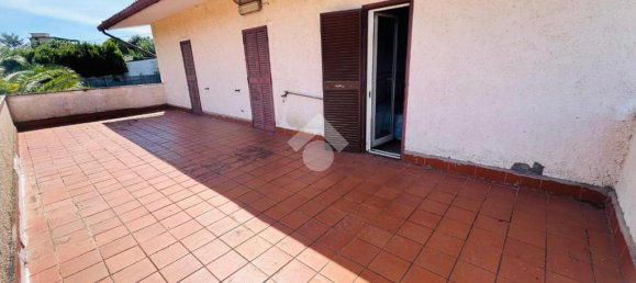 4 bedrooms Villa in Aprilia, Italy No. 359968 9