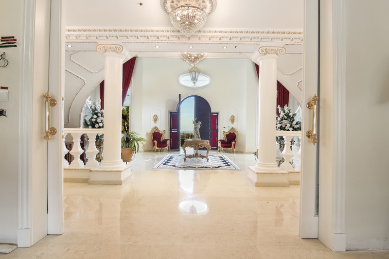 6 bedrooms Villa in Cadiz, Spain No. 84811