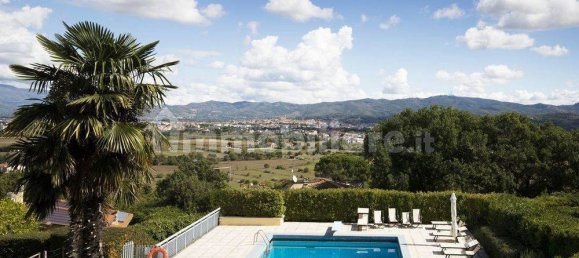 8 bedrooms Villa in Arezzo, Italy No. 106327 12