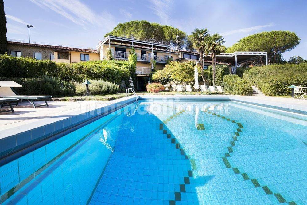 8 bedrooms Villa in Arezzo, Italy No. 106327