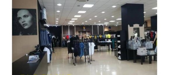 130m² Commercial property in Campi Bisenzio, Italy No. 9824 7