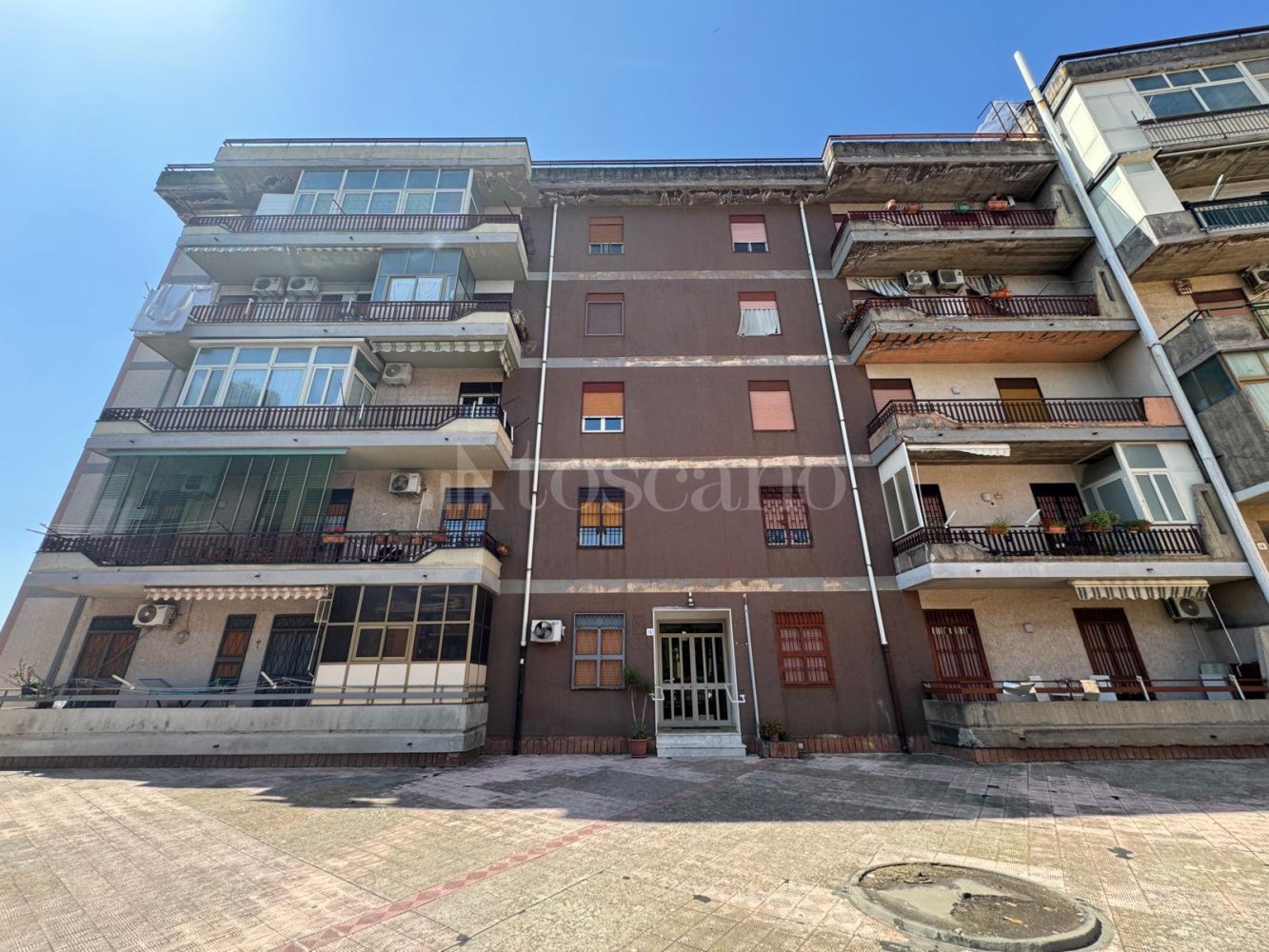 Apartamento de 4 habitaciónes en Catania, Italy No. 133000