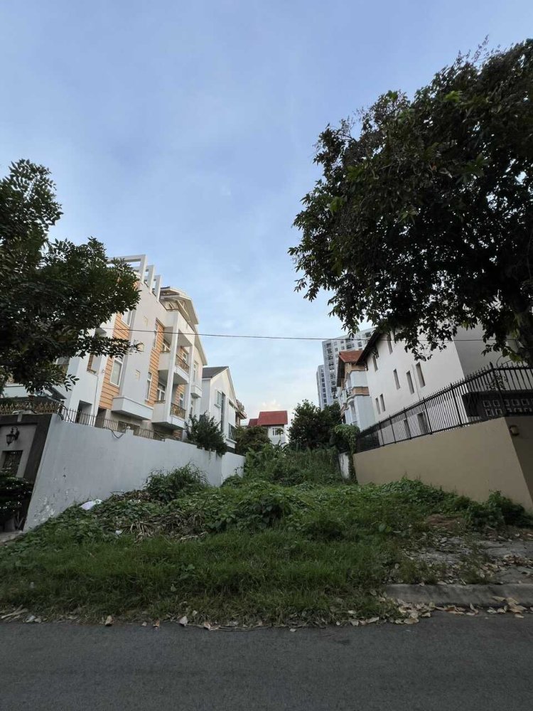 240m² Land in District 7, Vietnam No. 19968