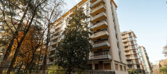 9 rooms Apartment in Milan, Italy No. 240946 3