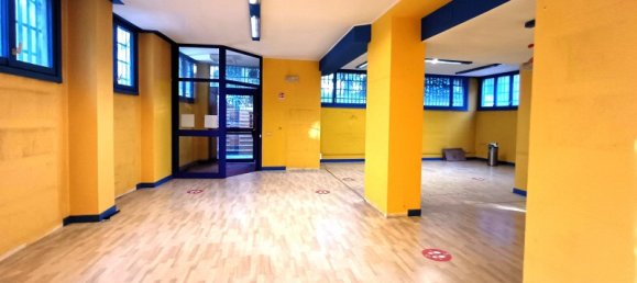 9 rooms Apartment in Milan, Italy No. 240946 6