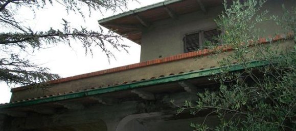 Дом с 12 комнатами в Бучине, Италия № 230814 2