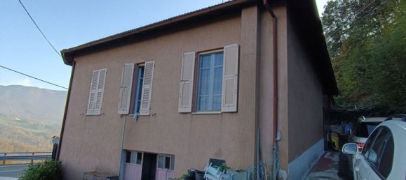 5 rooms Apartment in Tizzano Val Parma, Italy No. 196746 12