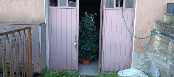 5 rooms Apartment in Tizzano Val Parma, Italy No. 196746 3