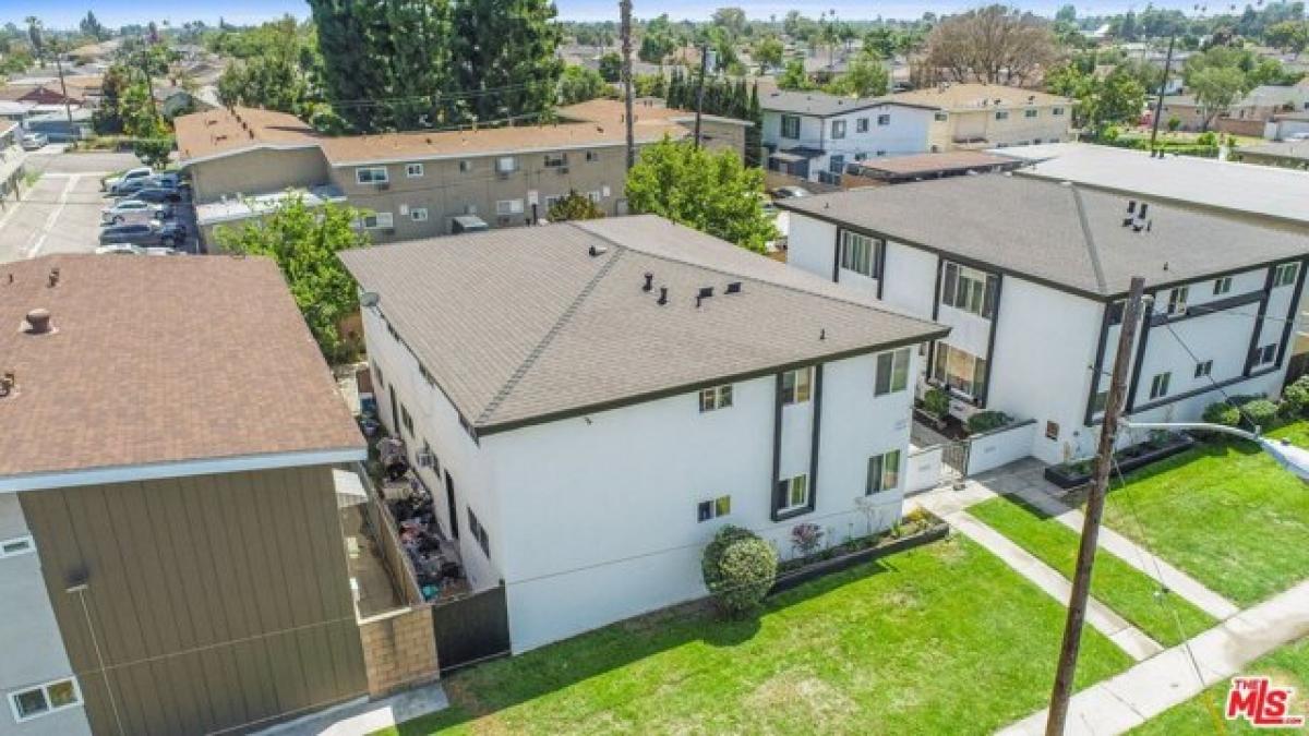 8 bedrooms House in Bellflower, USA No. 403549