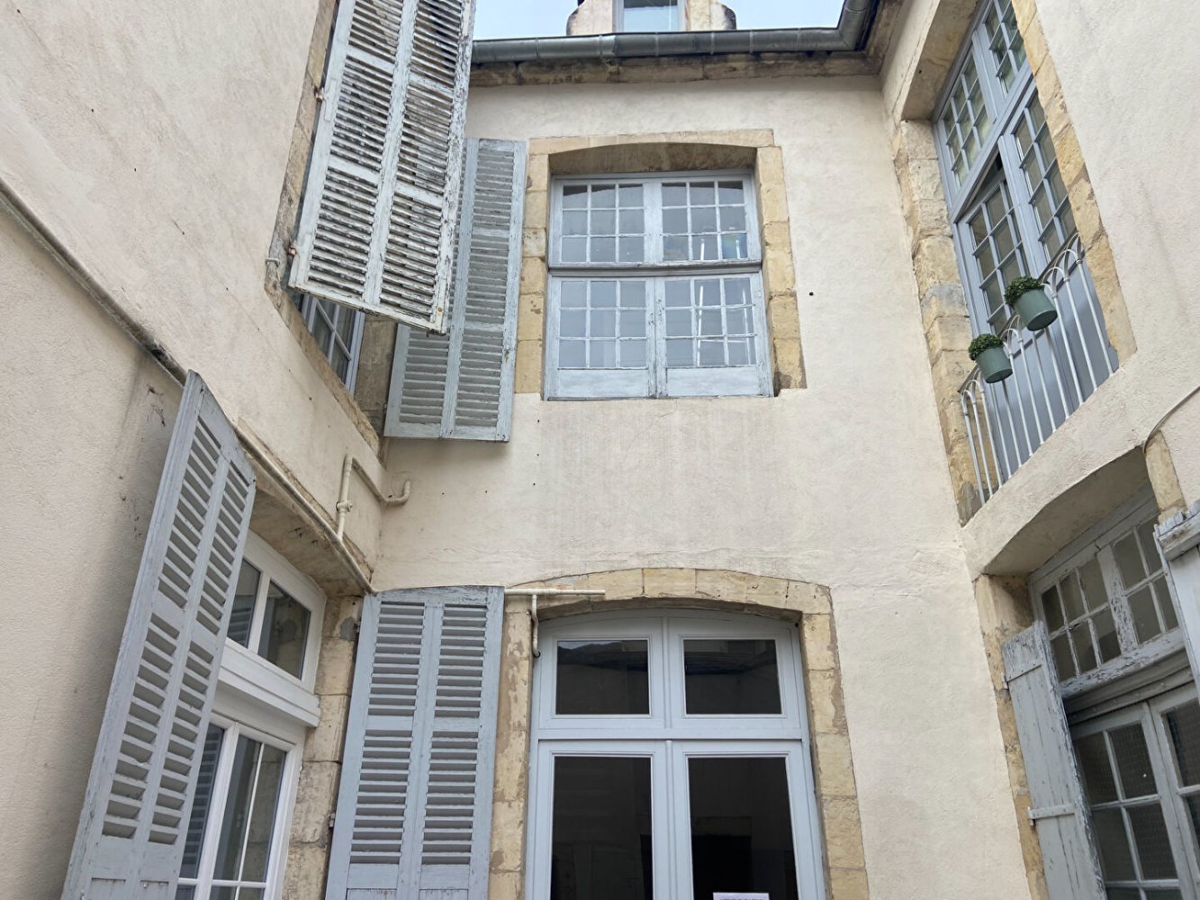 3 bedrooms Apartment in Nevers, France No. 53779