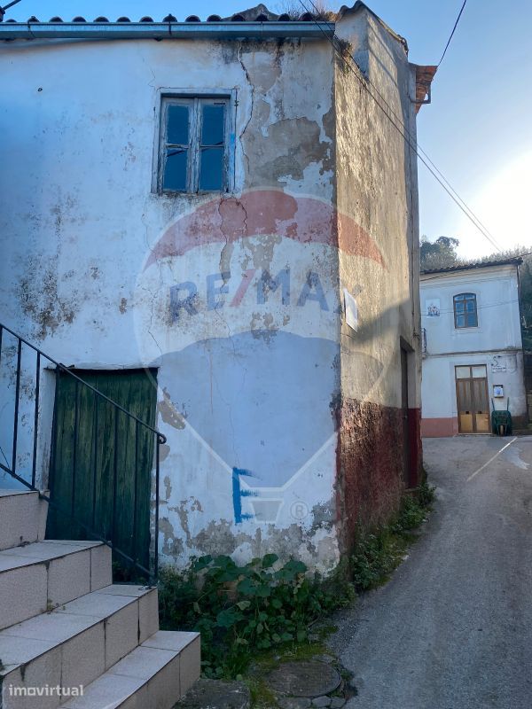 3 bedrooms Villa in Miranda do Corvo, Portugal No. 178972