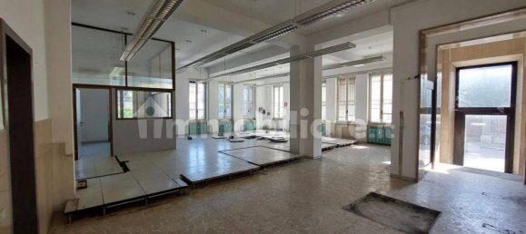 Коммерческая недвижимость 267м² в Самарате, Италия № 311143 12