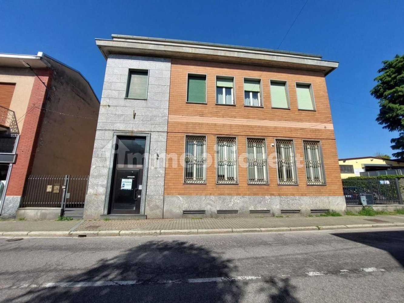 Коммерческая недвижимость 267м² в Самарате, Италия № 311143