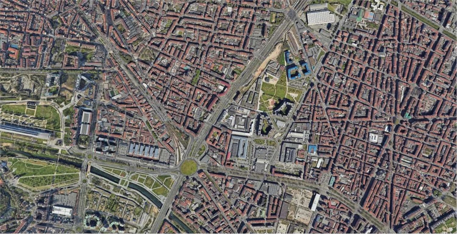 6 rooms Apartment in Turin, Italy No. 284479