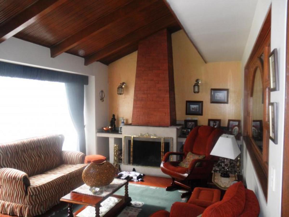 4 bedrooms House in Bogota, Colombia No. 13817