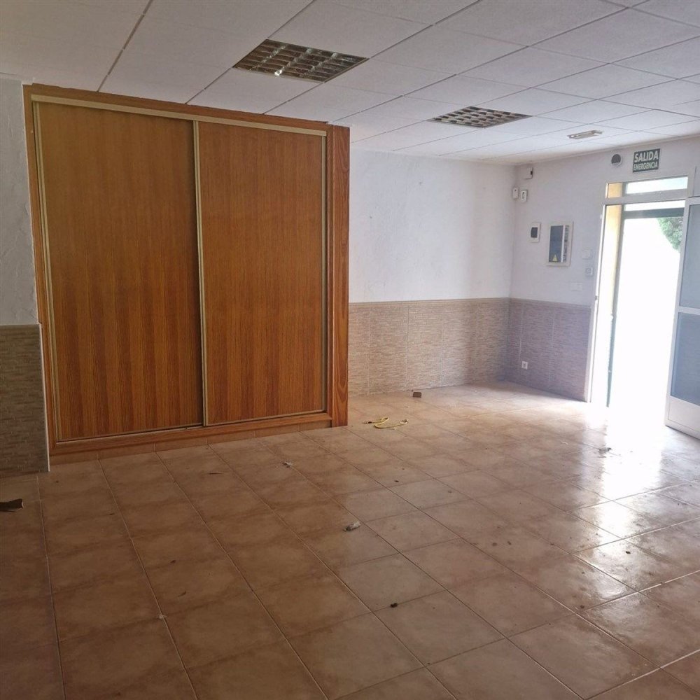 65m² Commercial property in Alicante, Spain No. 84089