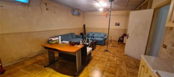 5 bedrooms House in Rubiera, Italy No. 160317 17