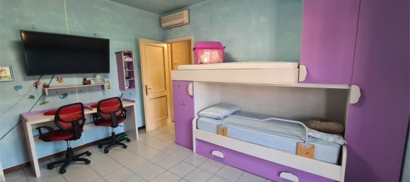 5 bedrooms House in Rubiera, Italy No. 160317 3