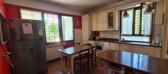 5 bedrooms House in Rubiera, Italy No. 160317 7