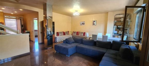 5 bedrooms House in Rubiera, Italy No. 160317 9