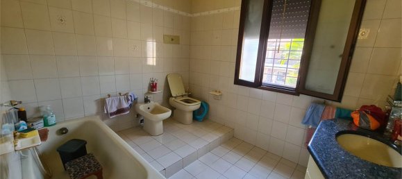 5 bedrooms House in Rubiera, Italy No. 160317 12