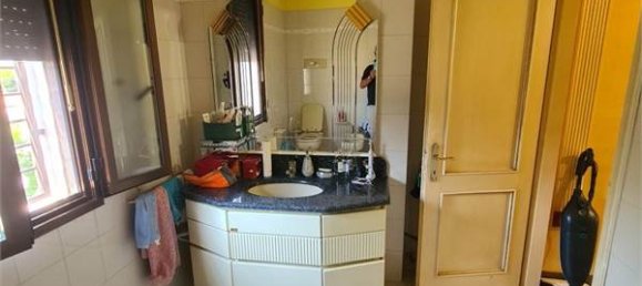 5 bedrooms House in Rubiera, Italy No. 160317 2