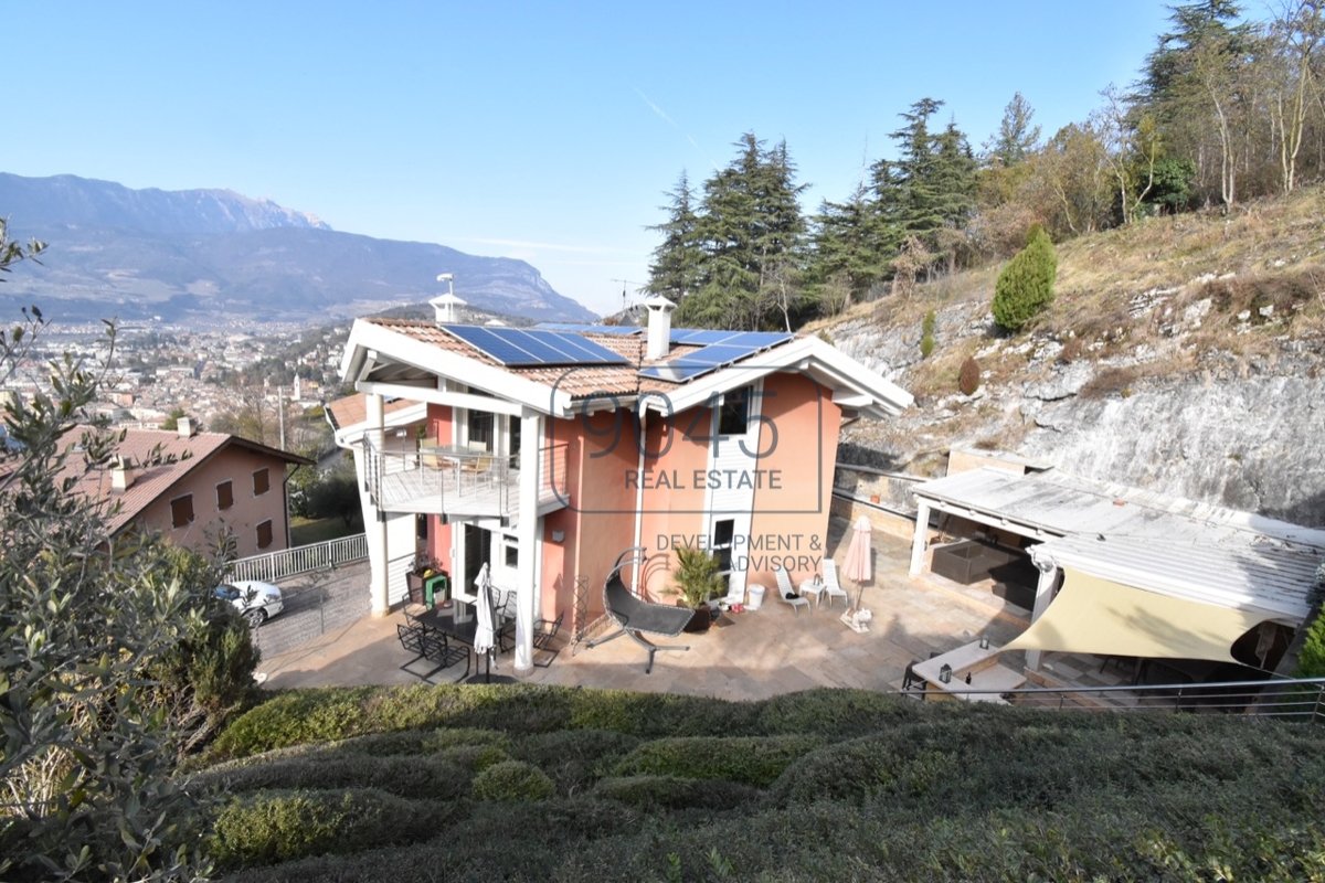 3 bedrooms Villa in Rovereto, Italy No. 404408