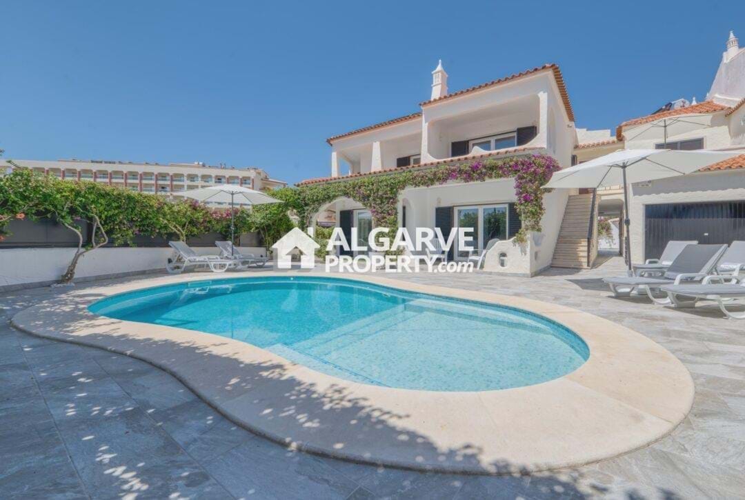 7 bedrooms Villa in Porches, Portugal No. 109095