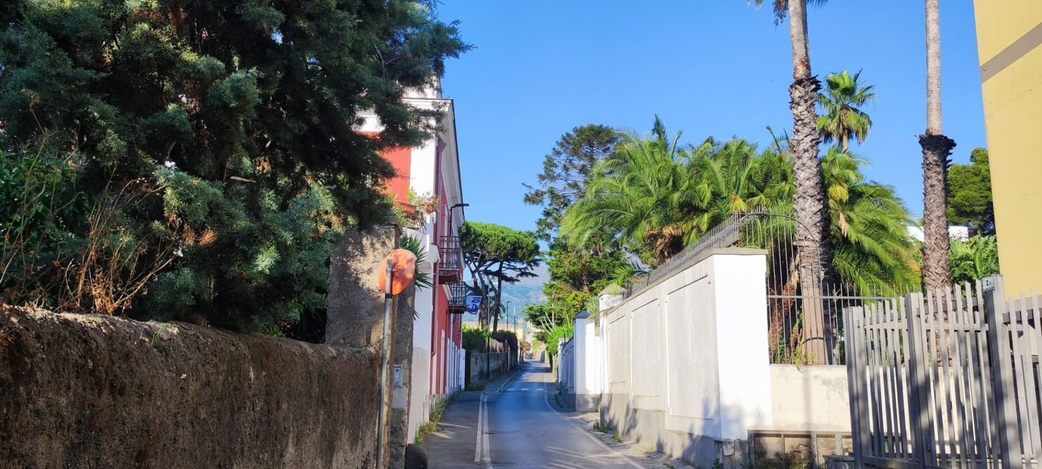 Квартира с 2 спальнями в Портичи, Италия № 347464