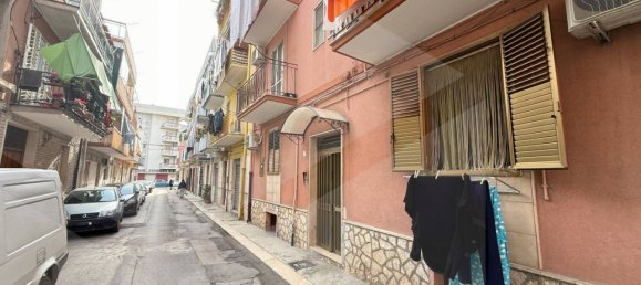 3 rooms Apartment in Barletta, Italy No. 24595 2