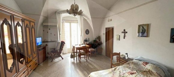 3-salle Appartement à Manfredonia, Italy No. 28098 11