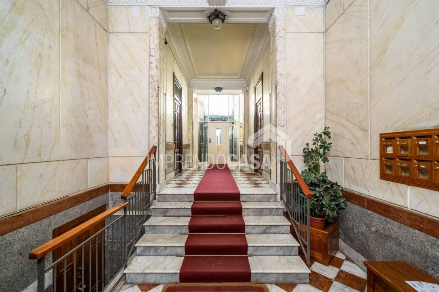 Квартира с 4 спальнями в Палермо, Италия № 359089