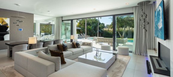 5 bedrooms Villa in Nueva Andalucia, Spain No. 4736 3