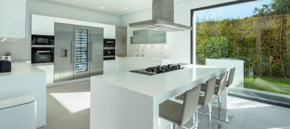 5 bedrooms Villa in Nueva Andalucia, Spain No. 4736 22